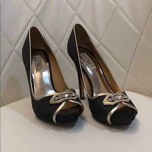 Badgley mischka black satin heels with jewel